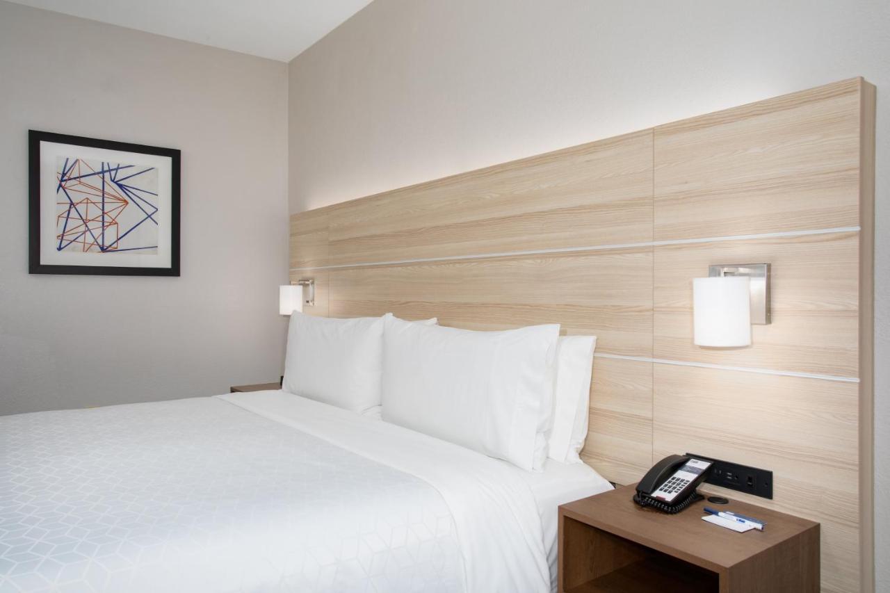 Holiday Inn Express & Suites Phoenix Glendale Dist By Ihg Εξωτερικό φωτογραφία