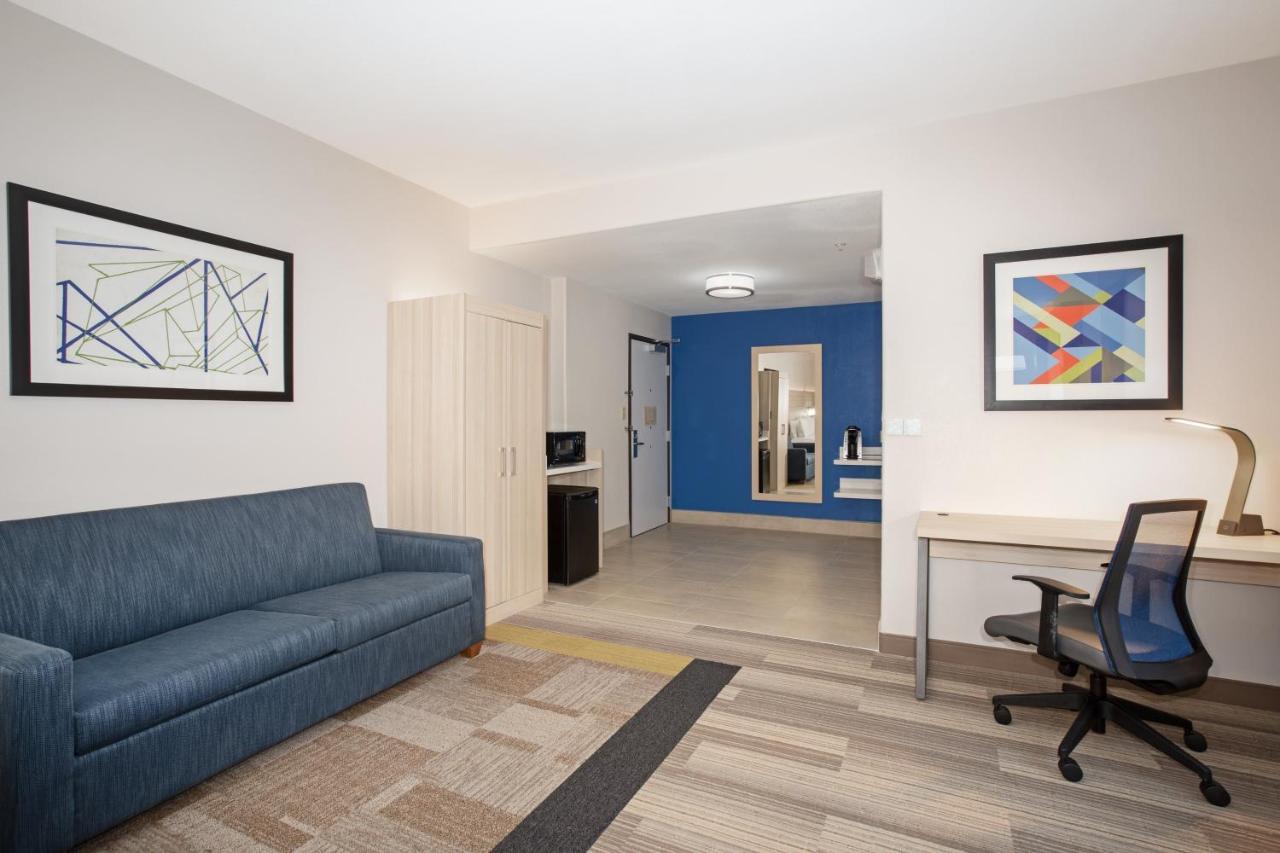 Holiday Inn Express & Suites Phoenix Glendale Dist By Ihg Εξωτερικό φωτογραφία