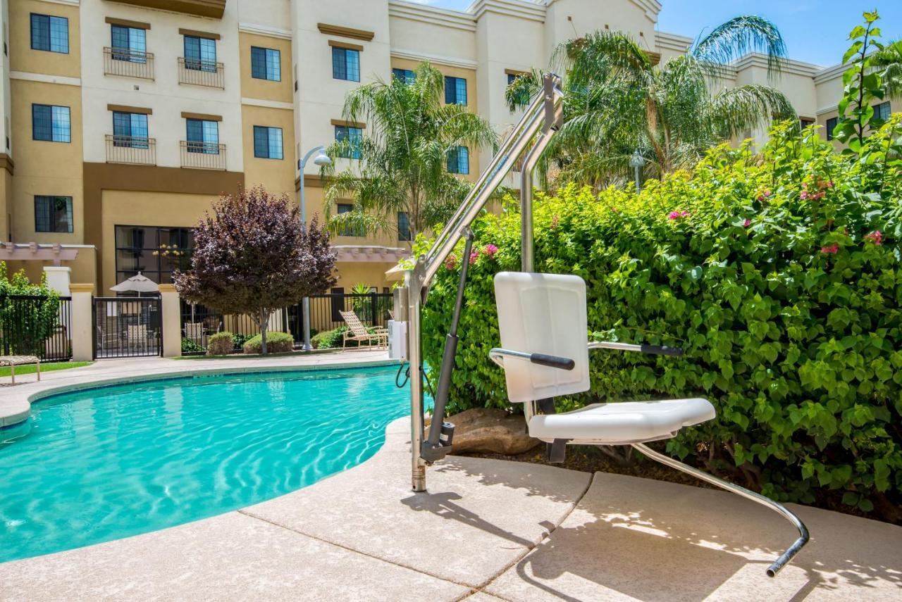 Holiday Inn Express & Suites Phoenix Glendale Dist By Ihg Εξωτερικό φωτογραφία