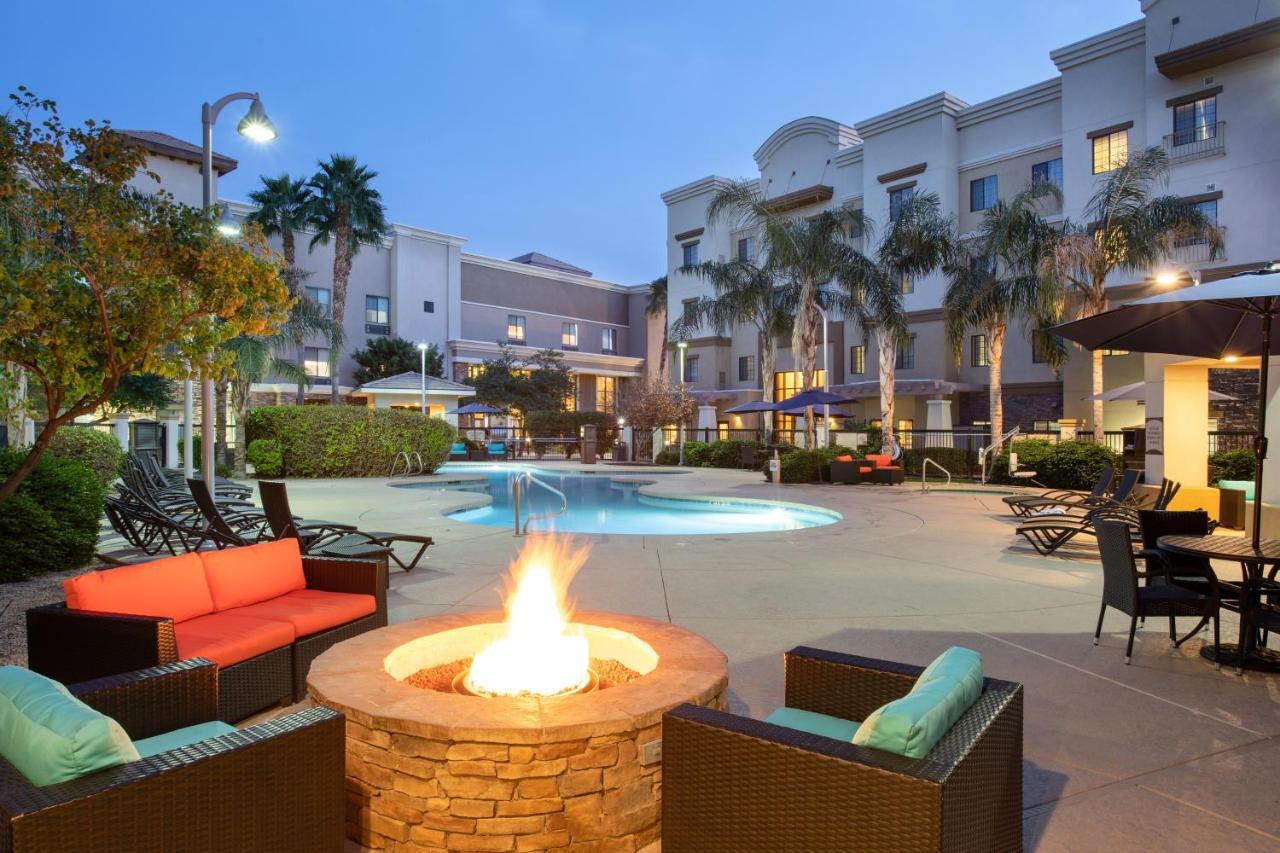 Holiday Inn Express & Suites Phoenix Glendale Dist By Ihg Εξωτερικό φωτογραφία