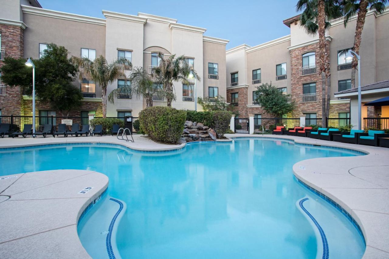 Holiday Inn Express & Suites Phoenix Glendale Dist By Ihg Εξωτερικό φωτογραφία