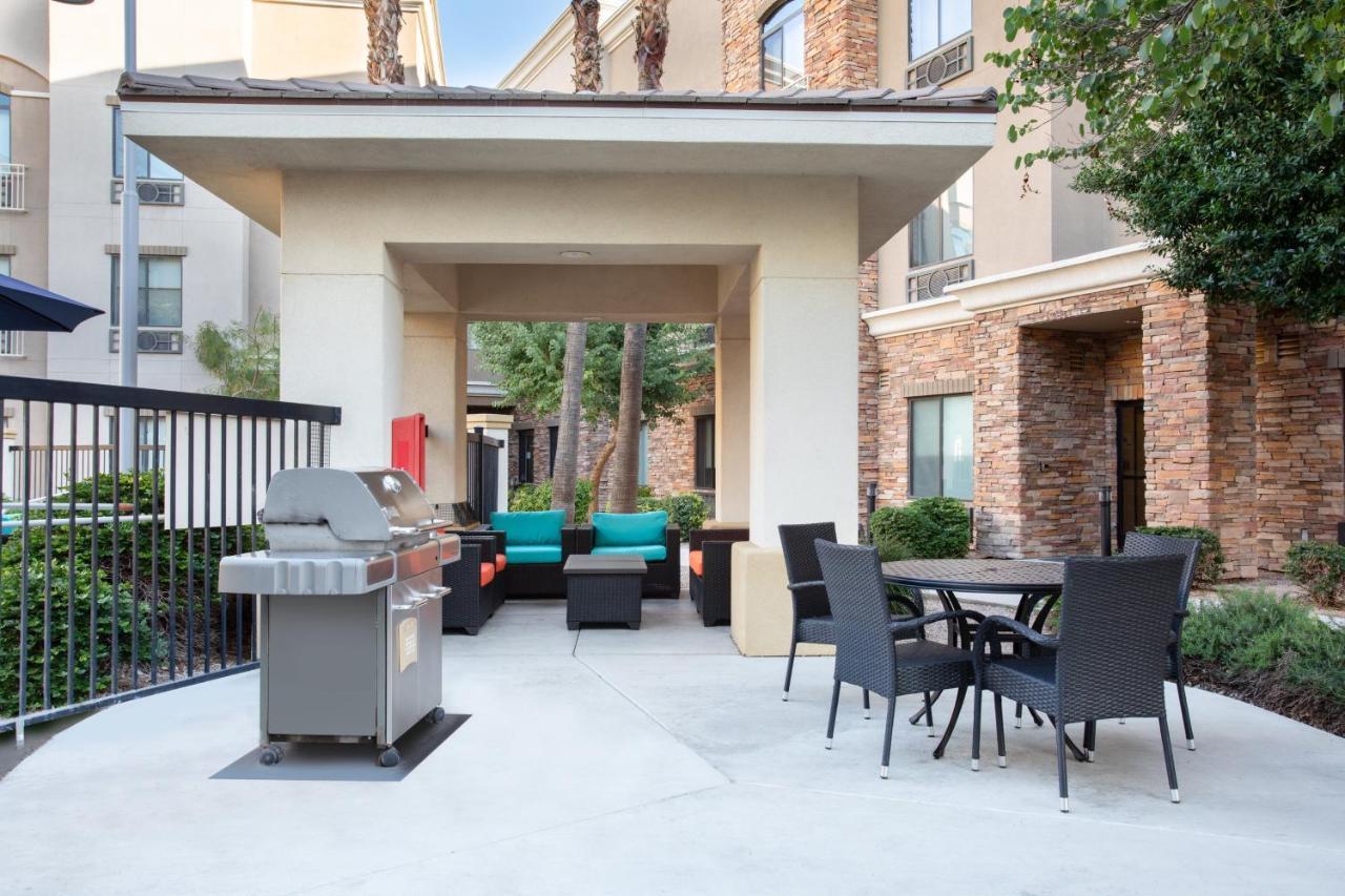 Holiday Inn Express & Suites Phoenix Glendale Dist By Ihg Εξωτερικό φωτογραφία