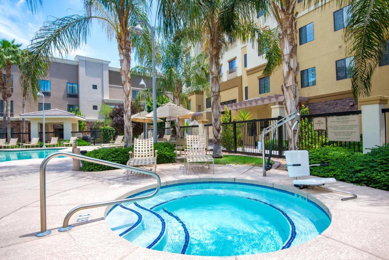 Holiday Inn Express & Suites Phoenix Glendale Dist By Ihg Εξωτερικό φωτογραφία