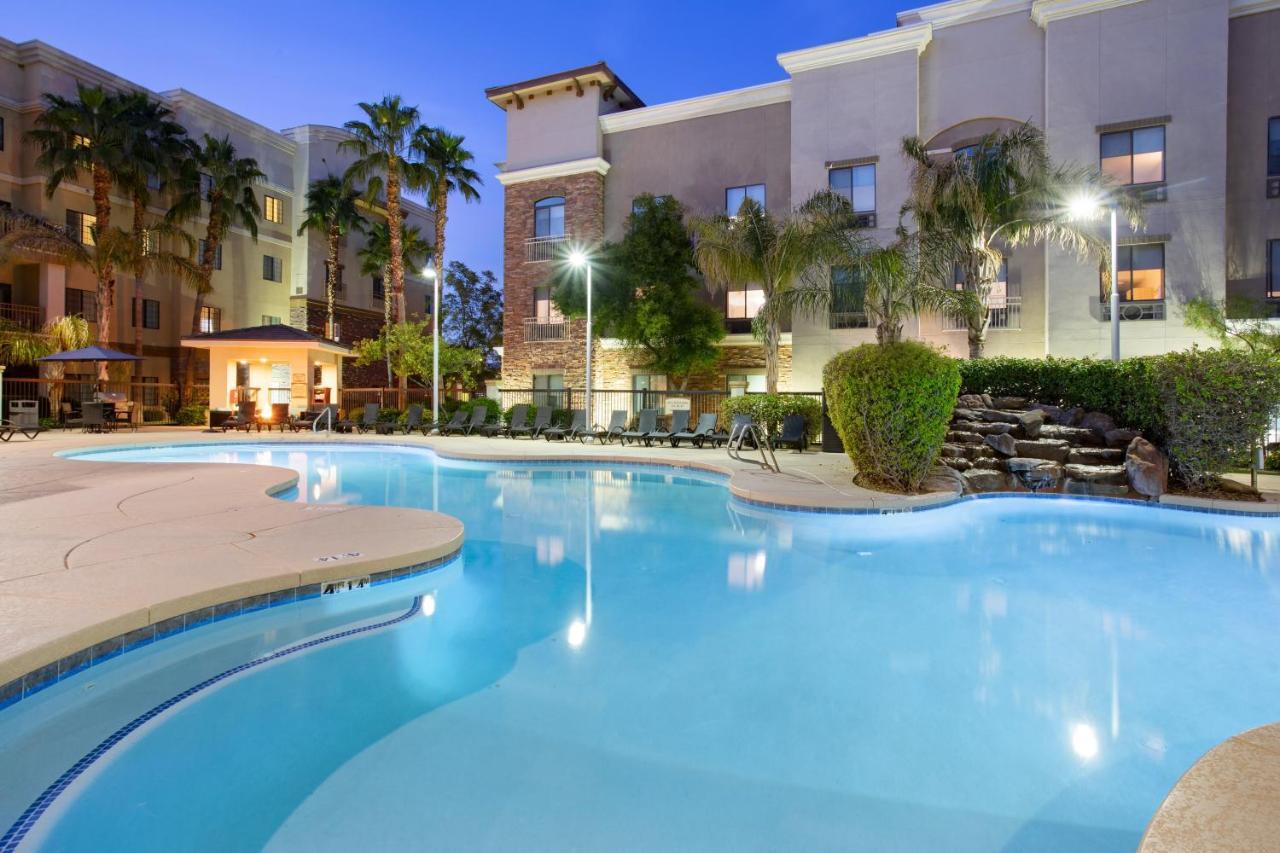Holiday Inn Express & Suites Phoenix Glendale Dist By Ihg Εξωτερικό φωτογραφία