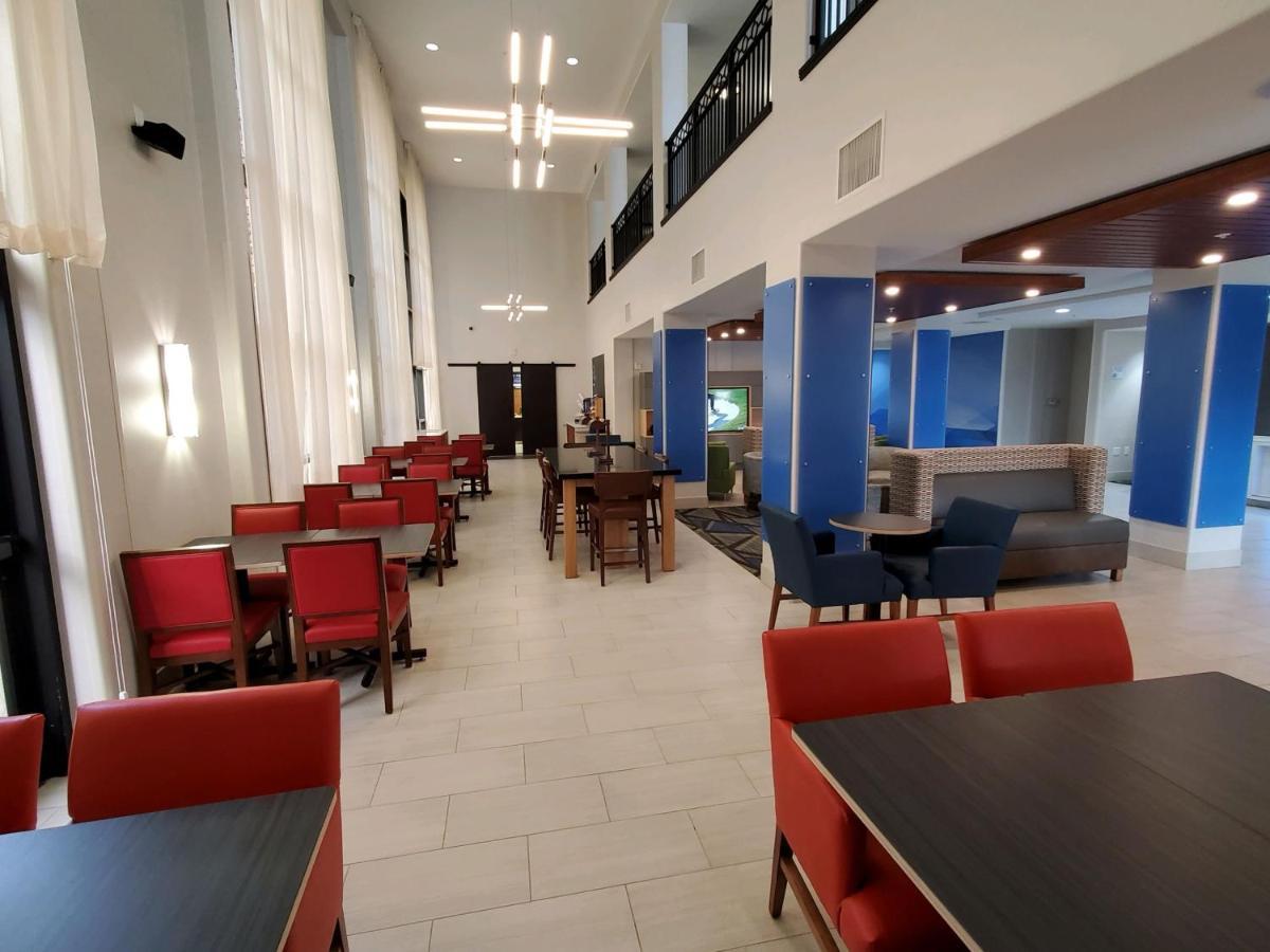 Holiday Inn Express & Suites Phoenix Glendale Dist By Ihg Εξωτερικό φωτογραφία